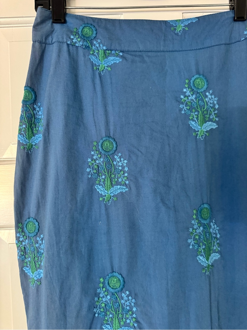 Eddy - High-Waist Embroidered Floral Midi Skirt with mermaid hem - Picture 7 of 9